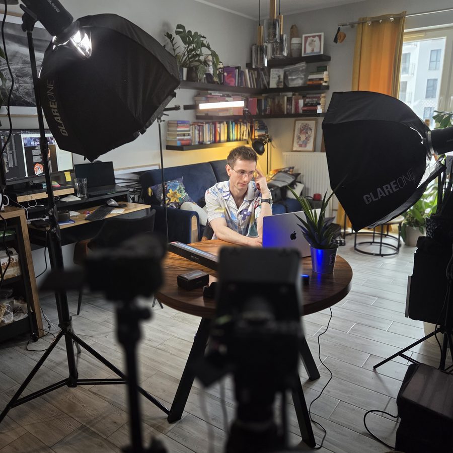 Plan zdjęciowy z softboxami i kamerami – nagrywanie materiału
